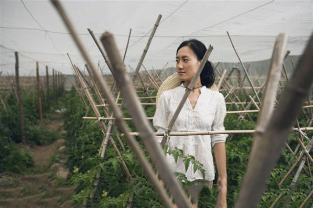十年农夫,这个清华女博士后,想让更多家庭吃上自然食物,姚晨都带娃去她农场干活!