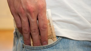 O mês acabou e sobrou dinheiro? Confira dicas do que fazer com a renda extra!