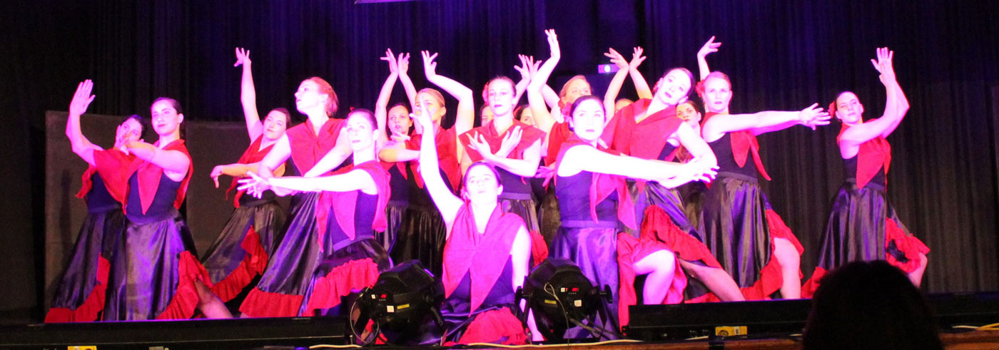 bollywood dancers