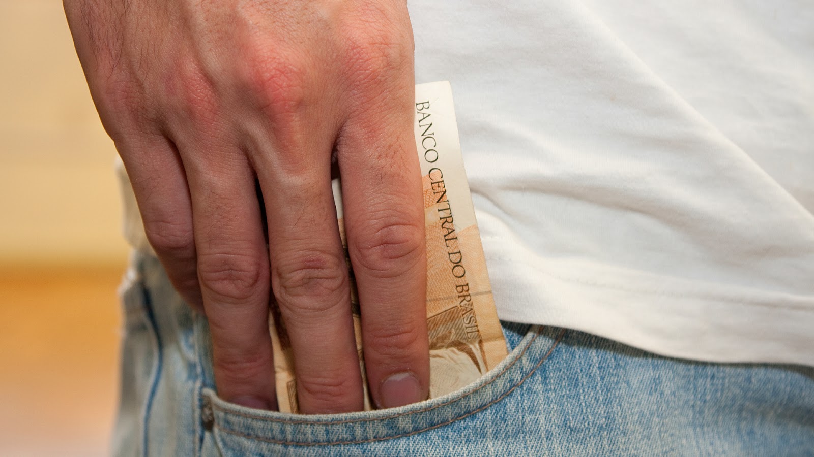 O mês acabou e sobrou dinheiro? Confira dicas do que fazer com a renda extra!
