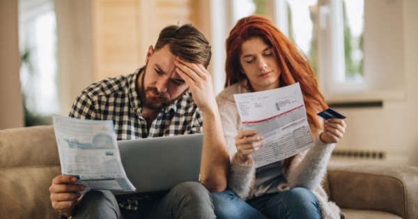 Como evitar compras a prazo pode te ajudar a sair do vermelho nas finanças?