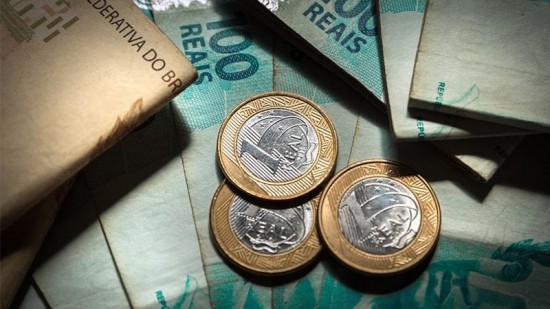 Pagar Dívidas X Investir: Qual a melhor opção para o 13º salário?