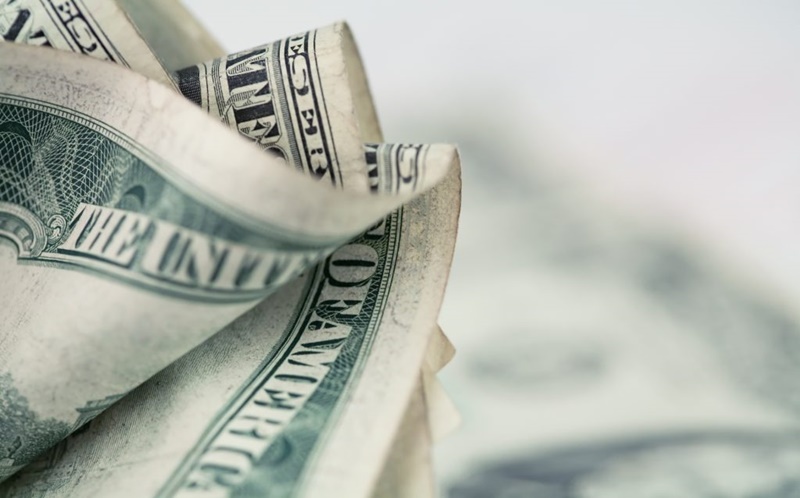 Dicas para economizar na hora de comprar dólares