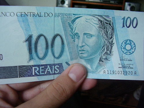Como investir no mercado imobiliário com apenas 100 reais