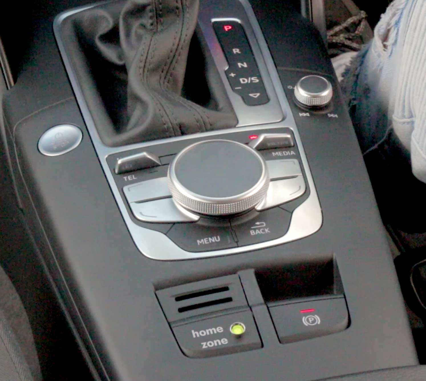 e-tron centre console with Home Zone LED